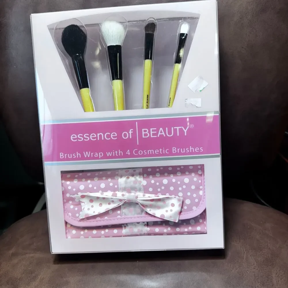 Essence of Beauty 4-Piece Makeup Brush Set with Pink Polka Dot Wrap Case (NIB)